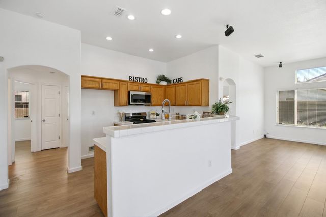 9705 Anton Oaks Way, Elk Grove, CA 95624