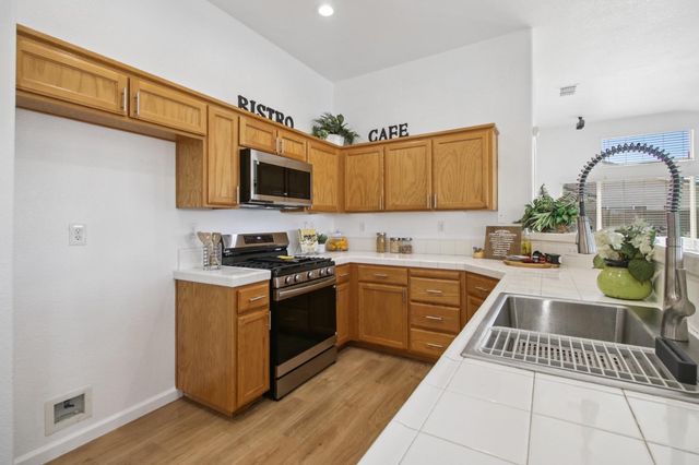 9705 Anton Oaks Way, Elk Grove, CA 95624