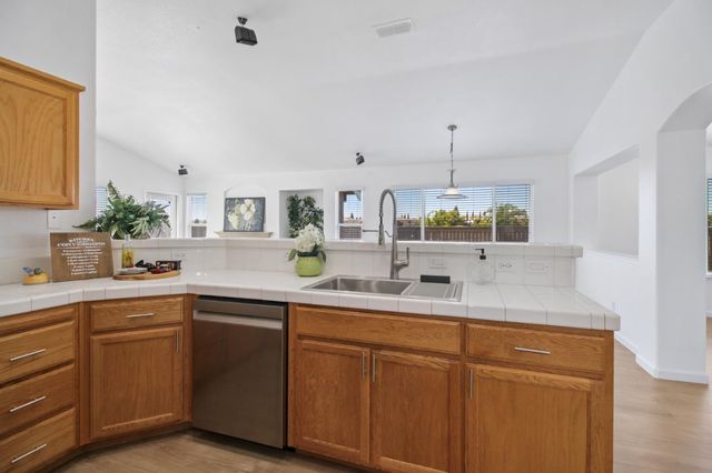 9705 Anton Oaks Way, Elk Grove, CA 95624