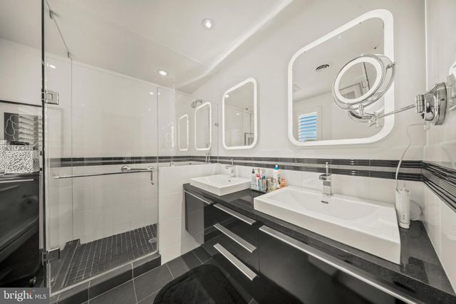 3809 MIDVALE LN, Huntingdon Valley, PA 19006
