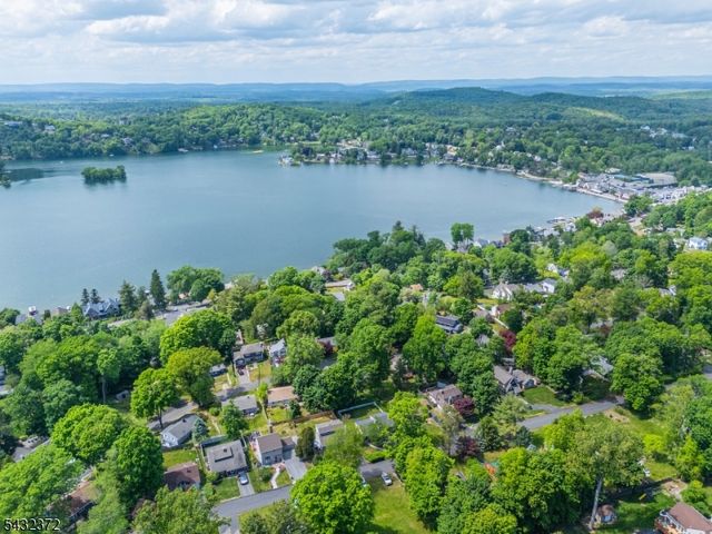 26 Lakeview Rd, Sparta Twp., NJ 07871