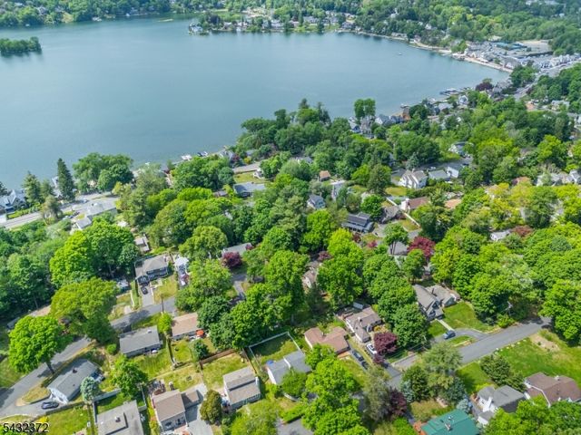 26 Lakeview Rd, Sparta Twp., NJ 07871