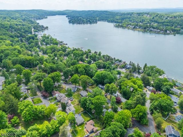 26 Lakeview Rd, Sparta Twp., NJ 07871