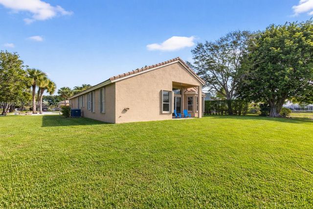 6595 Jackie Way, Lake Worth, FL 33467