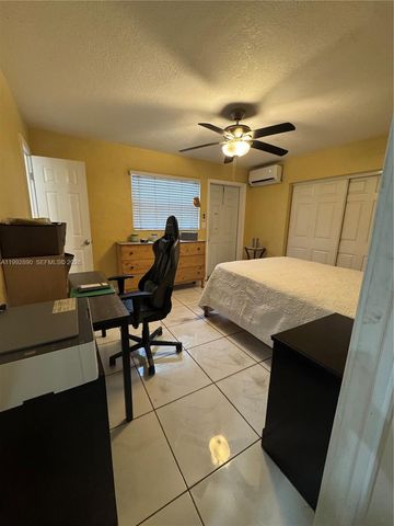 5890 NW 16th Ct, Sunrise, FL 33313