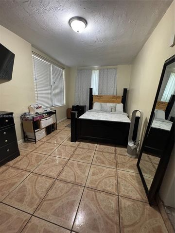 5890 NW 16th Ct, Sunrise, FL 33313