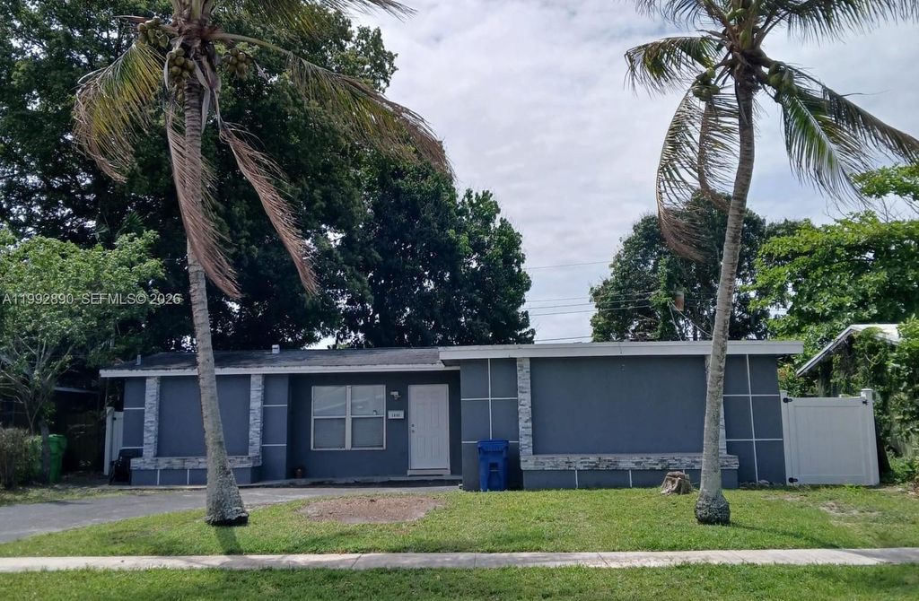 5890 NW 16th Ct, Sunrise, FL 33313