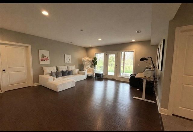 21004 E 37th Terrace S, Independence, MO 64057