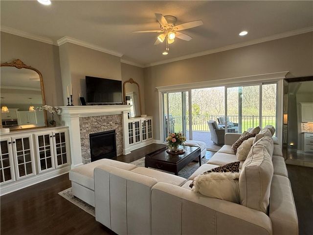 21004 E 37th Terrace S, Independence, MO 64057