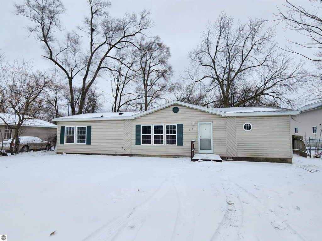 Image 1 of property listing at 2171 Betty Lane, Mt Pleasant, MI 48858