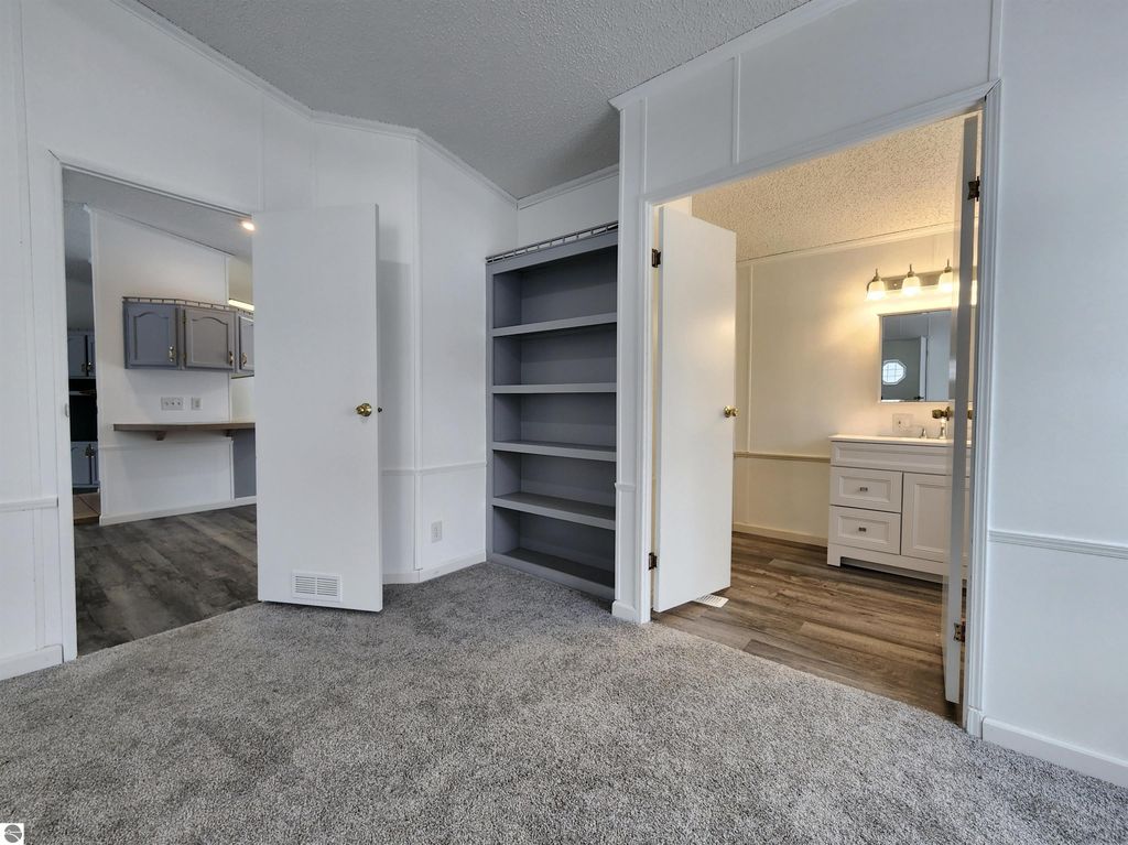 Image 11 of property listing at 2171 Betty Lane, Mt Pleasant, MI 48858