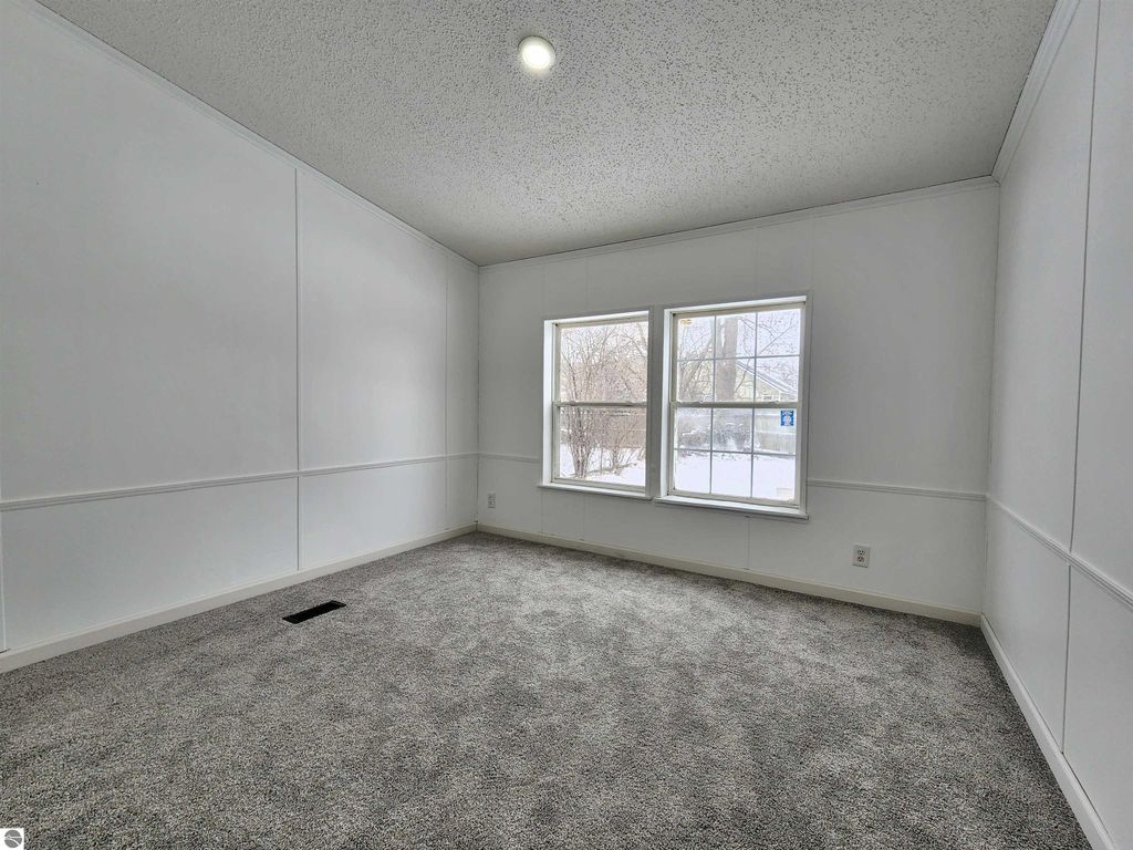 Image 21 of property listing at 2171 Betty Lane, Mt Pleasant, MI 48858