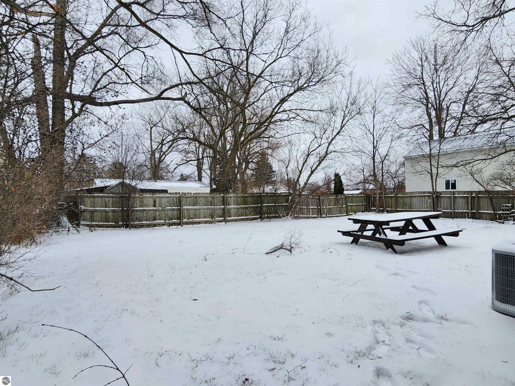 Image 26 of property listing at 2171 Betty Lane, Mt Pleasant, MI 48858