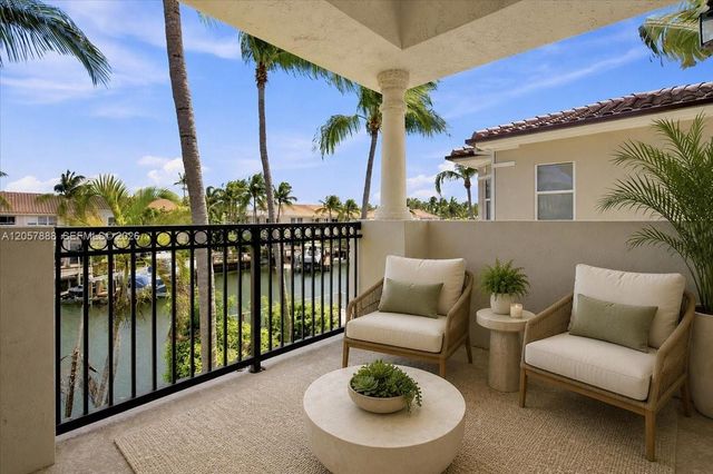 996 Sanibel Dr, Hollywood, FL 33019
