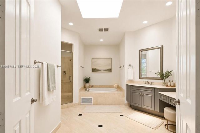996 Sanibel Dr, Hollywood, FL 33019