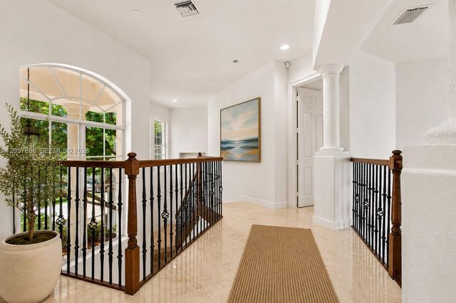 996 Sanibel Dr, Hollywood, FL 33019