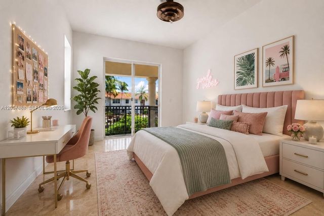996 Sanibel Dr, Hollywood, FL 33019
