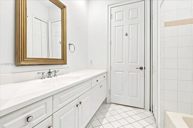 996 Sanibel Dr, Hollywood, FL 33019