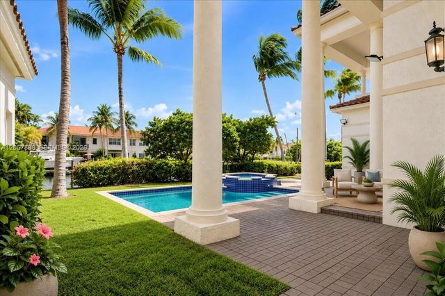 996 Sanibel Dr, Hollywood, FL 33019
