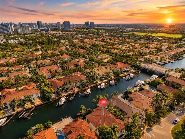 996 Sanibel Dr, Hollywood, FL 33019