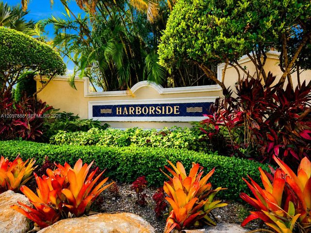 996 Sanibel Dr, Hollywood, FL 33019