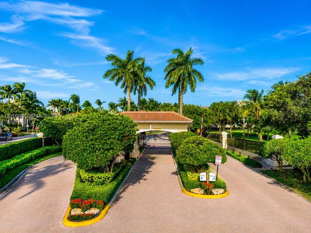 996 Sanibel Dr, Hollywood, FL 33019