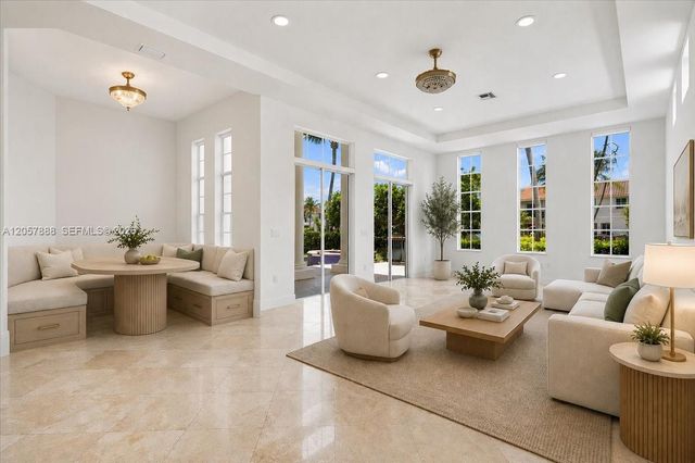 996 Sanibel Dr, Hollywood, FL 33019