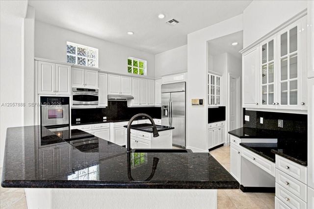 996 Sanibel Dr, Hollywood, FL 33019