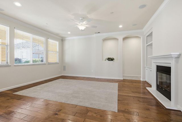 1048 Cabris Ln, Roseville, CA 95747
