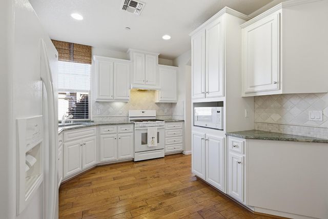 1048 Cabris Ln, Roseville, CA 95747