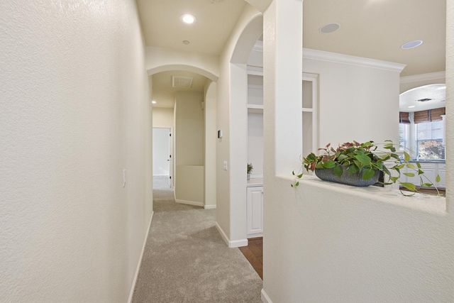 1048 Cabris Ln, Roseville, CA 95747