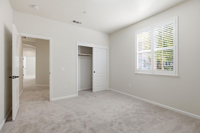 1048 Cabris Ln, Roseville, CA 95747