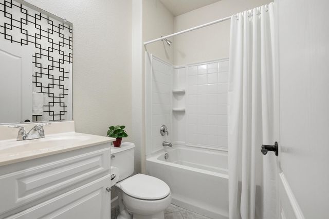 1048 Cabris Ln, Roseville, CA 95747