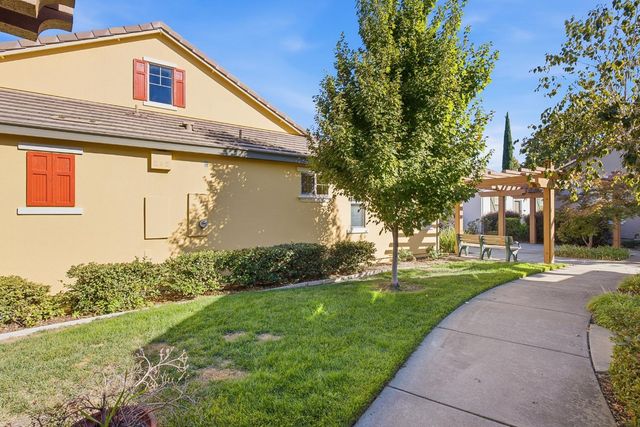 1048 Cabris Ln, Roseville, CA 95747