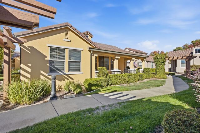 1048 Cabris Ln, Roseville, CA 95747