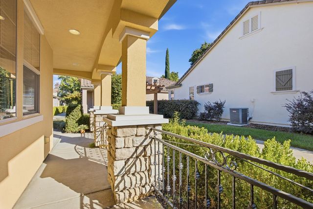 1048 Cabris Ln, Roseville, CA 95747