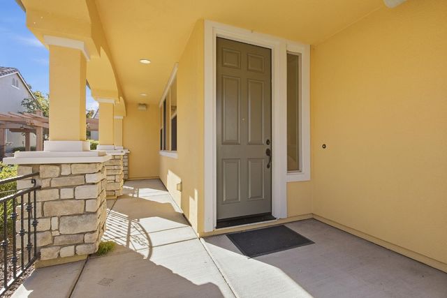 1048 Cabris Ln, Roseville, CA 95747