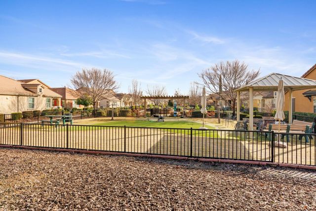 1048 Cabris Ln, Roseville, CA 95747