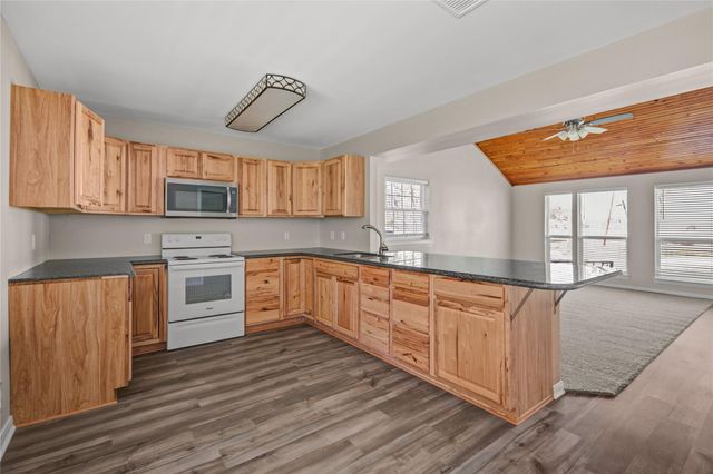 3067 Cr-580, West Columbia, TX 77486