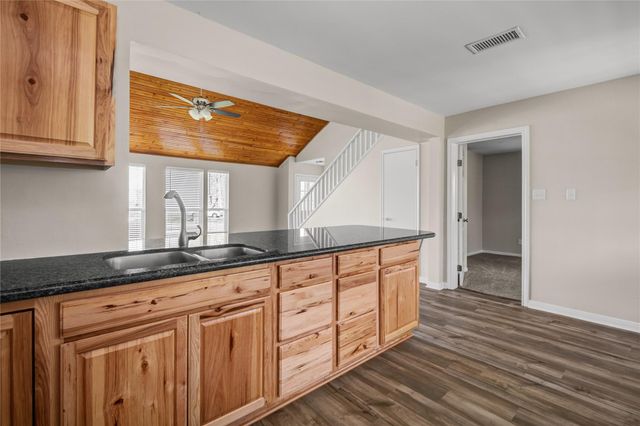 3067 Cr-580, West Columbia, TX 77486
