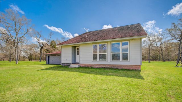 3067 Cr-580, West Columbia, TX 77486