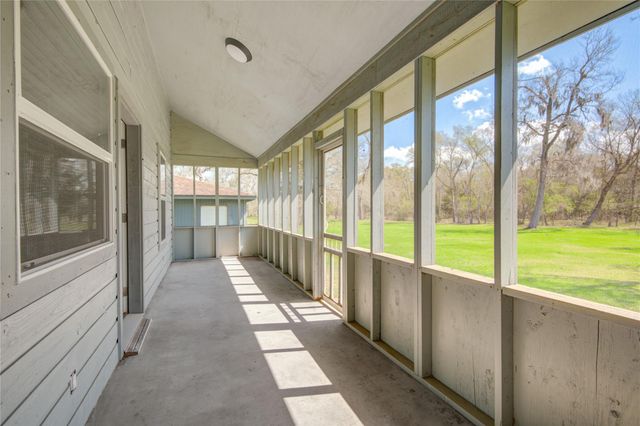 3067 Cr-580, West Columbia, TX 77486