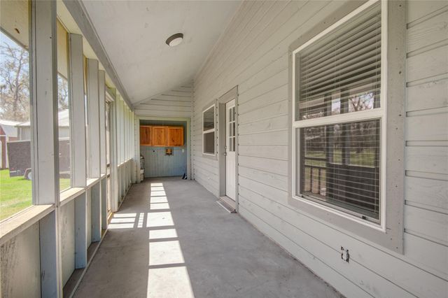 3067 Cr-580, West Columbia, TX 77486