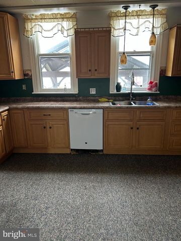 136-138 S MARKET ST, Shamokin, PA 17872