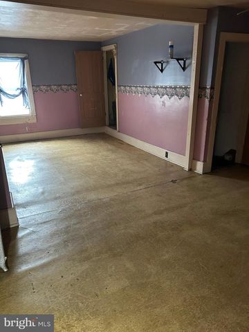 136-138 S MARKET ST, Shamokin, PA 17872