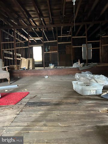 136-138 S MARKET ST, Shamokin, PA 17872