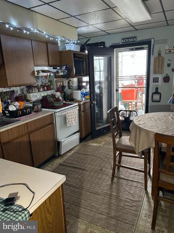 136-138 S MARKET ST, Shamokin, PA 17872