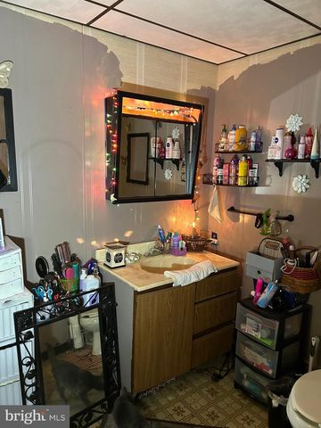 136-138 S MARKET ST, Shamokin, PA 17872