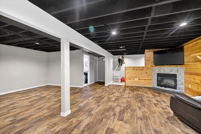 690 French Court, Oregon, WI 53575