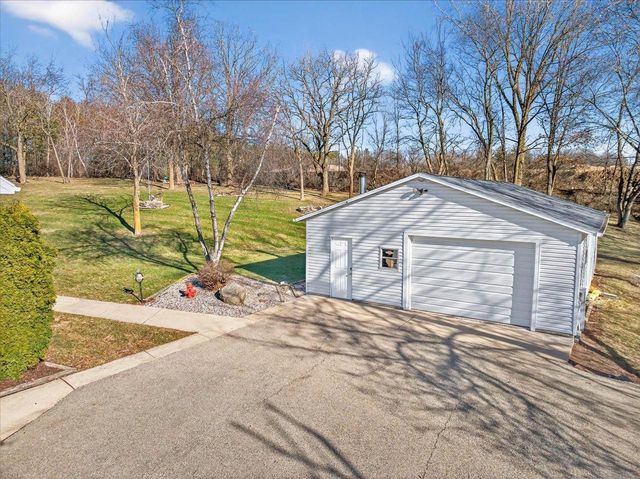 690 French Court, Oregon, WI 53575